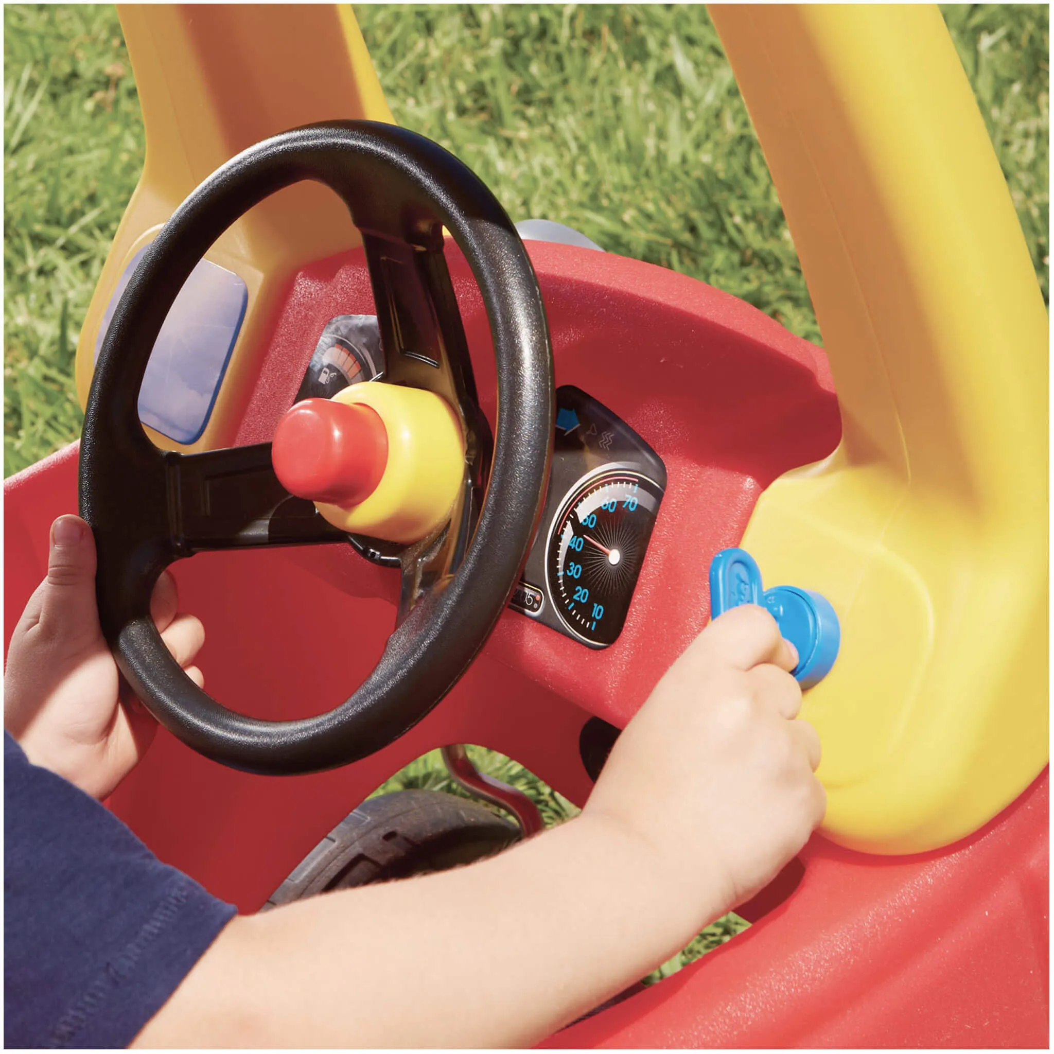 Pre-Assembled Cozy Coupe with Working Door, Horn & Removable Floorboard
